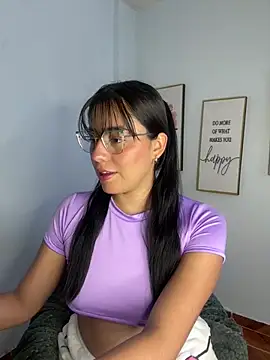 Snapshot of megan_cl chatting on 02-17-25, 02:59 megan cl online show from 02-17-25, 02:59