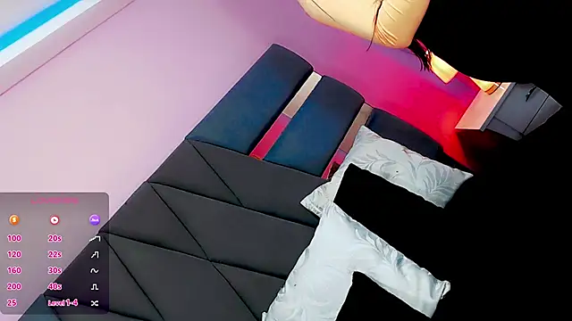 Snapshot of Dalis_Hills chatting on 10-26-25, 12:22 Dalis Hills online show from 10-26-25, 12:22