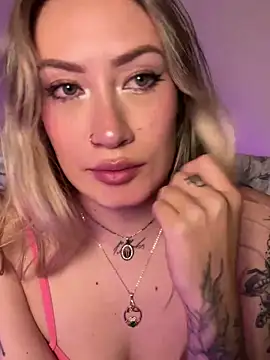 Snapshot of Lally_Valencia__ chatting on 03-20-25, 09:04 Lally Valencia   online show from 03-20-25, 09:04