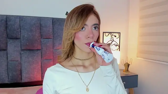 Snapshot of Violetta_Ficher chatting on 06-03-26, 02:58 Violetta Ficher online show from 06-03-26, 02:58