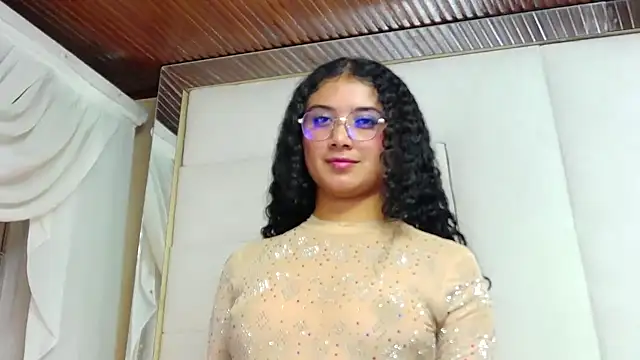 Snapshot of GinevraCarusso chatting on 09-13-25, 06:18 GinevraCarusso online show from 09-13-25, 06:18