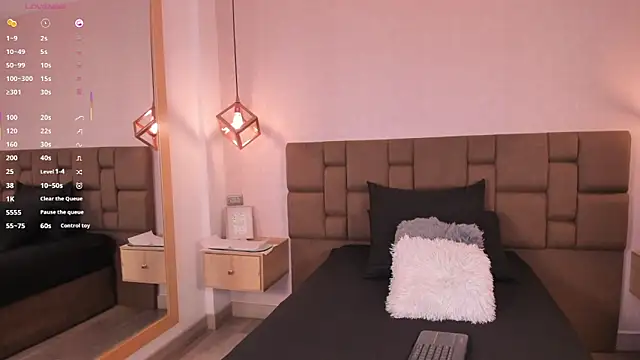 Nikki vega online show from 10-09-25, 04:21