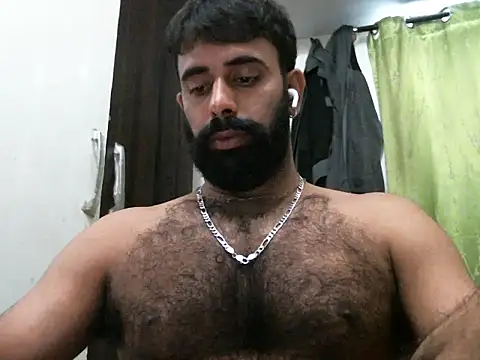 Snapshot of indianhairybull chatting on 09-21-25, 04:58 indianhairybull online show from 09-21-25, 04:58