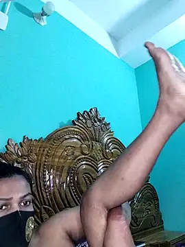 Snapshot of monekhan123 chatting on 11-19-25, 01:33 monekhan123 online show from 11-19-25, 01:33