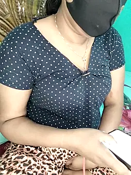 Snapshot of monekhan123 chatting on 12-18-25, 04:18 monekhan123 online show from 12-18-25, 04:18