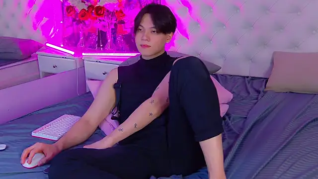 Snapshot of just_gay_ chatting on 03-13-25, 08:11 just gay  online show from 03-13-25, 08:11