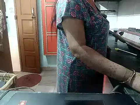 Snapshot of YOUR_RAHI48 chatting on 10-20-25, 05:52 YOUR RAHI48 online show from 10-20-25, 05:52