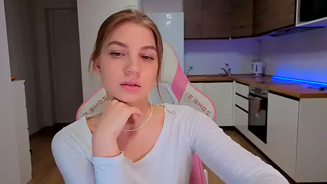 Enjoy everymoment  online show from 03-18-26, 04:54