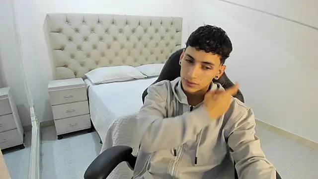 JhoanLeandro online show from 11-15-25, 04:54