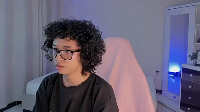 Snapshot of leahaltomm chatting on 02-11-25, 10:48 leahaltomm online show from 02-11-25, 10:48