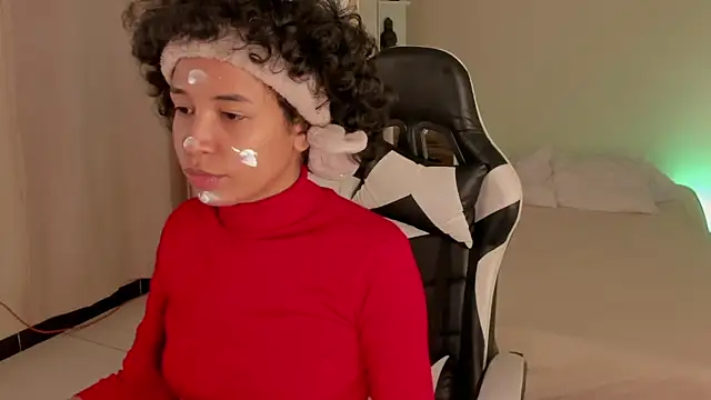 Snapshot of leahaltomm chatting on 03-01-25, 07:04 leahaltomm online show from 03-01-25, 07:04