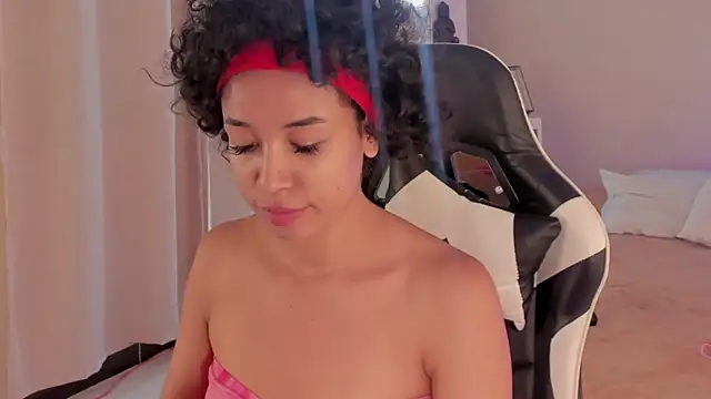 Snapshot of leahaltomm chatting on 03-05-25, 06:45 leahaltomm online show from 03-05-25, 06:45