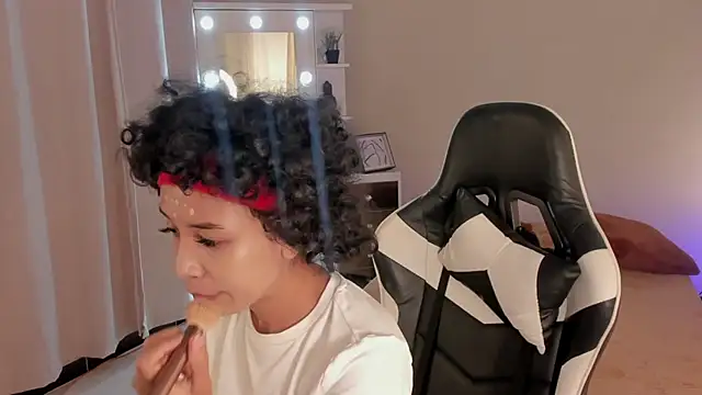 Snapshot of leahaltomm chatting on 03-06-25, 06:37 leahaltomm online show from 03-06-25, 06:37