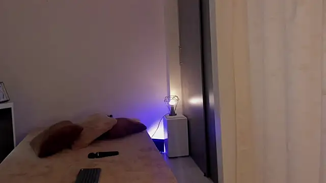 Snapshot of leahaltomm chatting on 03-07-25, 08:44 leahaltomm online show from 03-07-25, 08:44