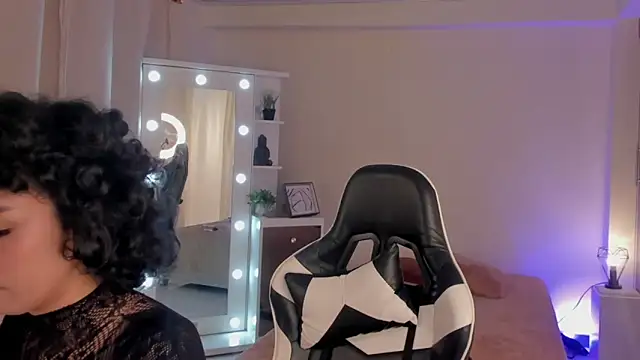 Snapshot of leahaltomm chatting on 03-15-25, 08:21 leahaltomm online show from 03-15-25, 08:21