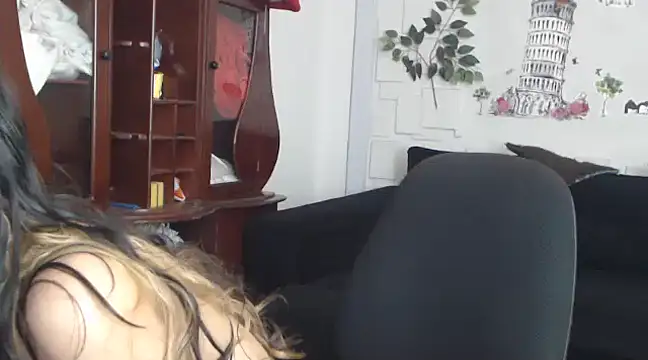 Snapshot of AngelaTurizo chatting on 02-20-25, 01:03 AngelaTurizo online show from 02-20-25, 01:03