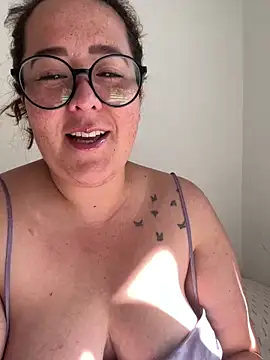 Snapshot of SweetRomina chatting on 03-25-26, 03:51 SweetRomina online show from 03-25-26, 03:51