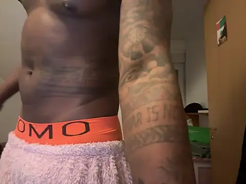 Snapshot of Maxx2 chatting on 02-04-25, 06:14 Maxx2 online show from 02-04-25, 06:14