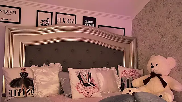 Amber Luna online show from 11-29-25, 12:08