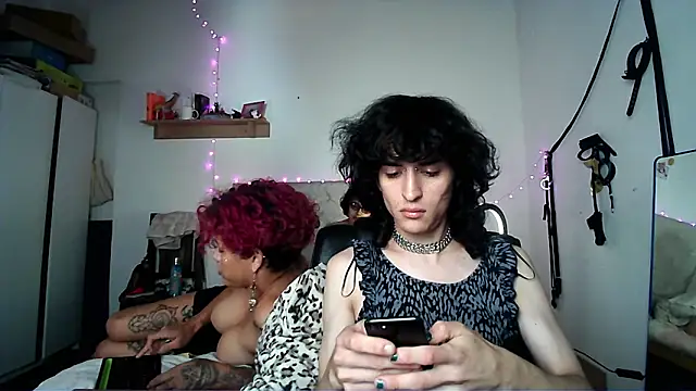 Snapshot of Penygirl chatting on 11-30-25, 02:59 Penygirl online show from 11-30-25, 02:59