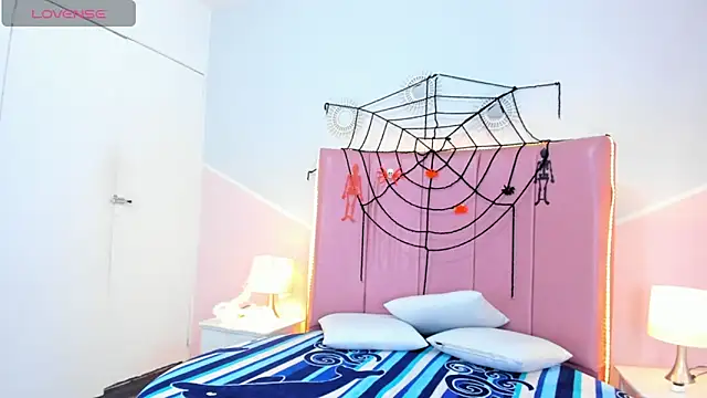 Liiam smith  online show from 10-29-25, 01:13