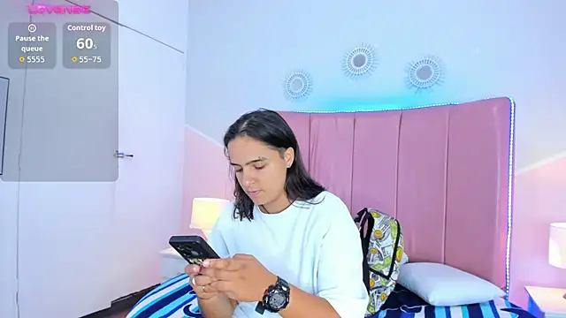 Liiam smith  online show from 11-21-25, 01:32