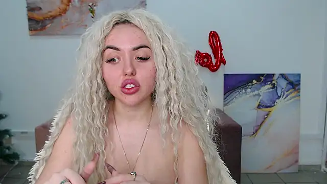 Snapshot of MissisCaty chatting on 02-22-25, 04:40 MissisCaty online show from 02-22-25, 04:40