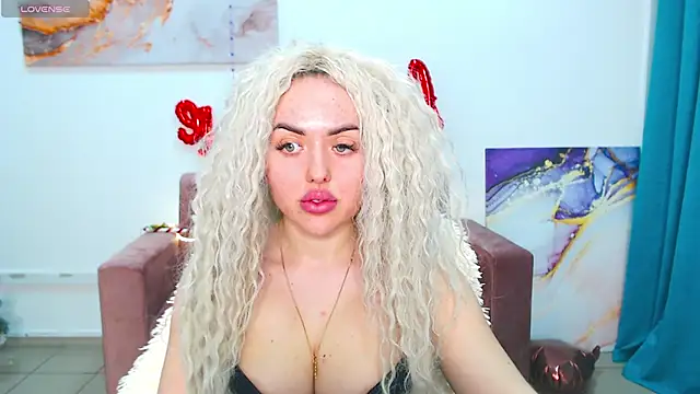 Snapshot of MissisCaty chatting on 02-24-25, 10:58 MissisCaty online show from 02-24-25, 10:58