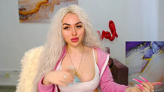 Snapshot of MissisCaty chatting on 03-21-25, 09:45 MissisCaty online show from 03-21-25, 09:45