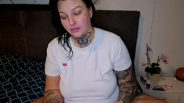 CannabisQueenn online show from 02-03-25, 08:03