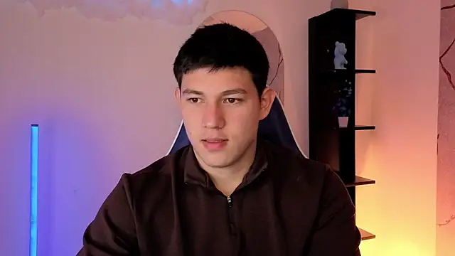 JamesCr  online show from 05-25-26, 12:11