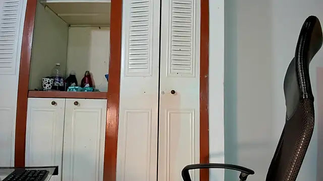 Violetta 0 online show from 10-23-25, 01:21