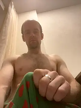 LynnAhNight online show from 10-18-25, 03:09