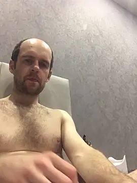 LynnAhNight online show from 01-14-26, 05:40