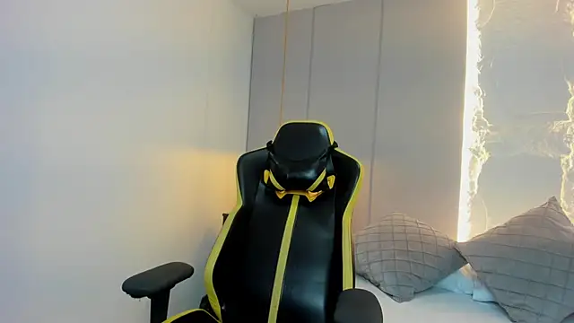 tiffanny doll  online show from 04-07-26, 06:30