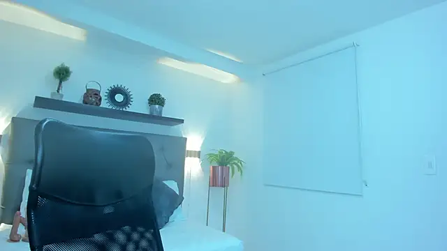 tiffanny doll  online show from 04-21-26, 01:06