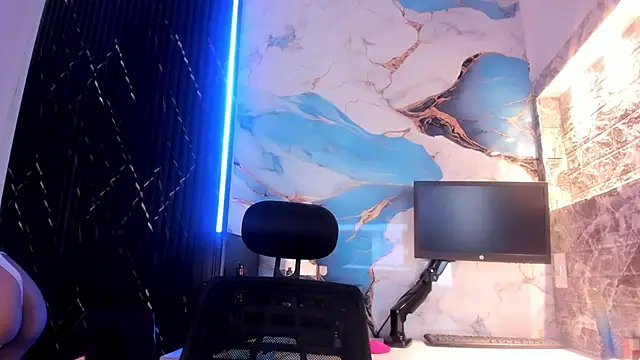 Snapshot of cassidy_blossom chatting on 11-12-25, 08:30 cassidy blossom online show from 11-12-25, 08:30