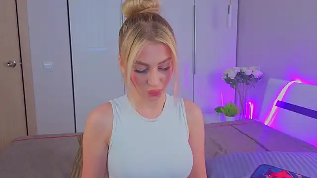 Snapshot of AnitaLamb chatting on 10-08-25, 06:22 AnitaLamb online show from 10-08-25, 06:22