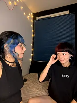 Snapshot of mavimist__ chatting on 10-12-25, 01:37 mavimist   online show from 10-12-25, 01:37