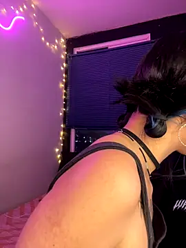 Snapshot of mavimist__ chatting on 10-25-25, 01:02 mavimist   online show from 10-25-25, 01:02