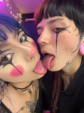 Snapshot of mavimist__ chatting on 10-31-25, 02:56 mavimist   online show from 10-31-25, 02:56