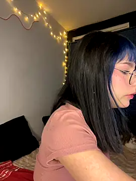 Snapshot of mavimist__ chatting on 11-01-25, 01:40 mavimist online show from 11-01-25, 01:40