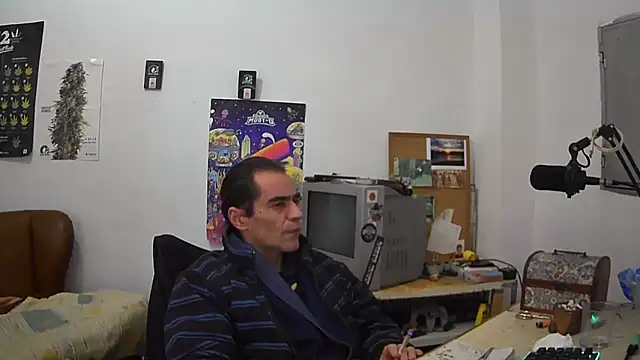 ReyDeBotones online show from 02-01-25, 04:14