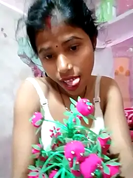 Snapshot of Miss_triha chatting on 02-05-25, 08:04 Miss triha online show from 02-05-25, 08:04