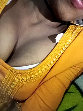 Snapshot of Miss_triha chatting on 09-18-25, 11:07 Miss triha online show from 09-18-25, 11:07