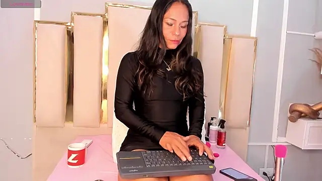 Snapshot of emmysandoval chatting on 06-02-26, 12:51 emmysandoval online show from 06-02-26, 12:51