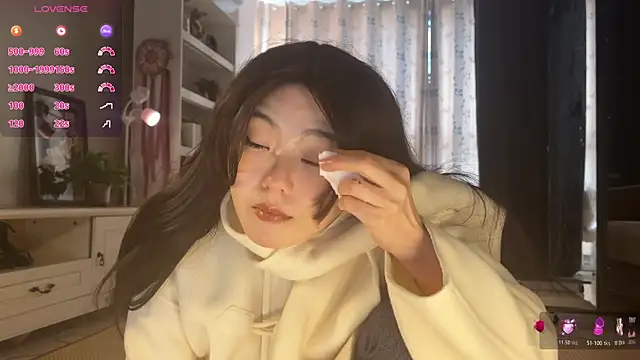 nanaliu6 online show from 11-28-25, 02:14