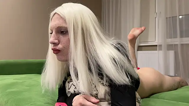Snapshot of bad_lilyy chatting on 02-19-25, 02:55 bad lilyy online show from 02-19-25, 02:55