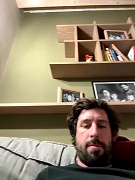 Ovett086 online show from 12-14-25, 02:06