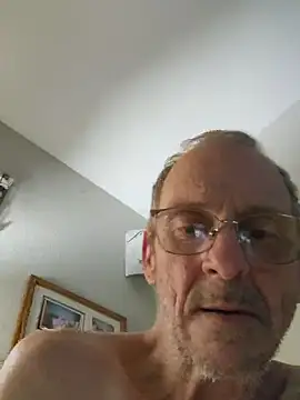 Snapshot of Dara4q chatting on 02-10-25, 12:52 Dara4q online show from 02-10-25, 12:52